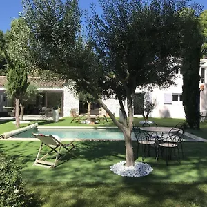 Bed & Breakfast La Maison 1440, LʼIsle-sur-la-Sorgue